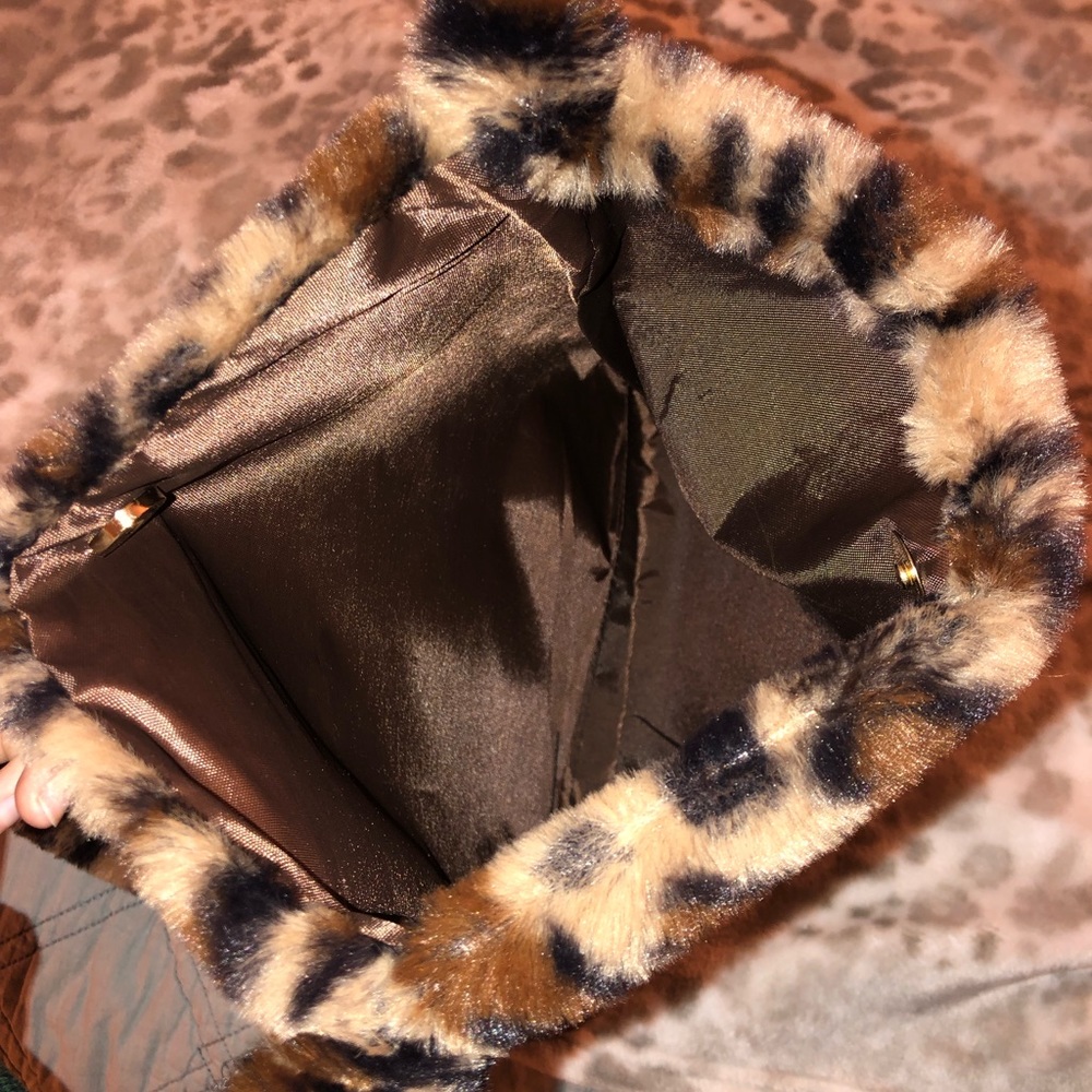 Cheetah print fuzzy bag - Picture 2 of 2